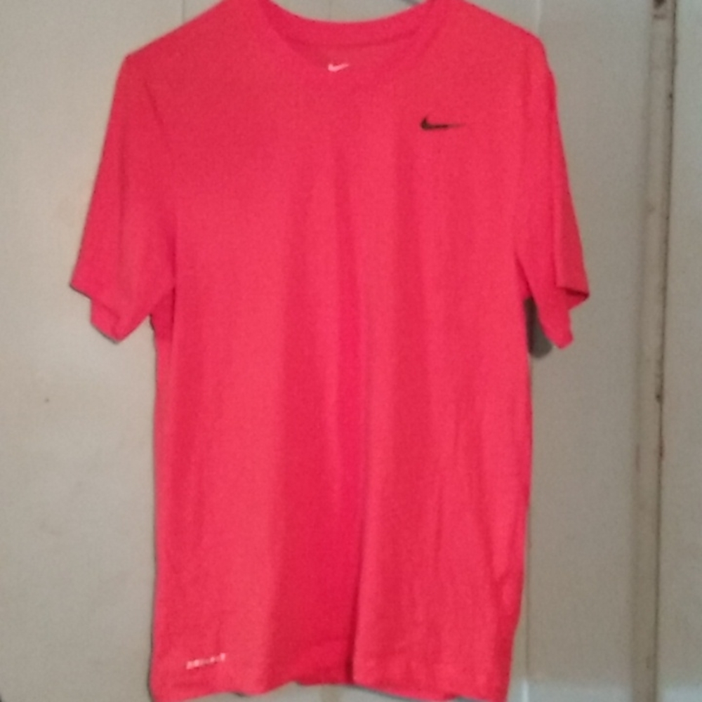 Nike tee nwot